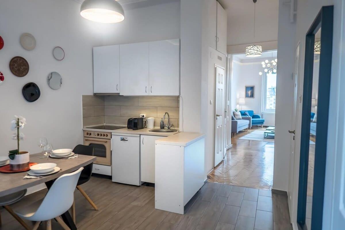 Chic Central Flat With River View Budapest Eksteriør bilde
