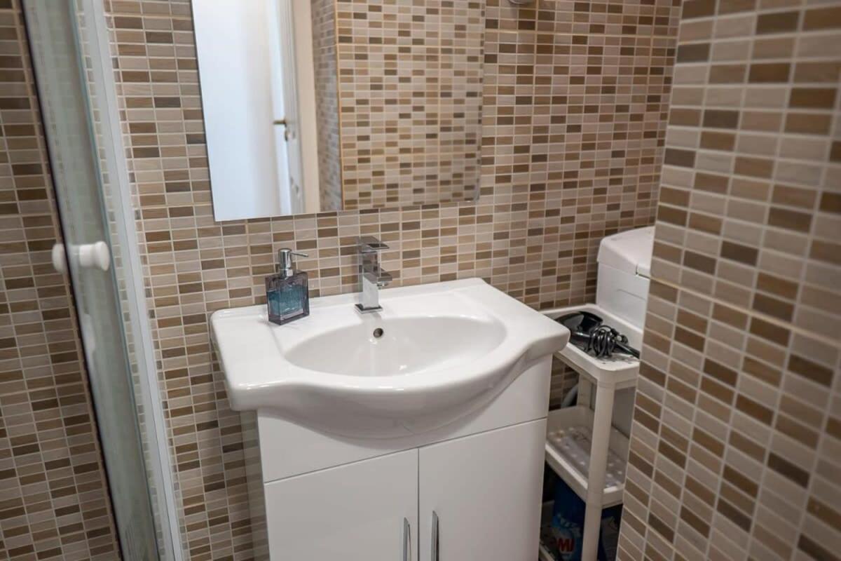 Chic Central Flat With River View Budapest Eksteriør bilde