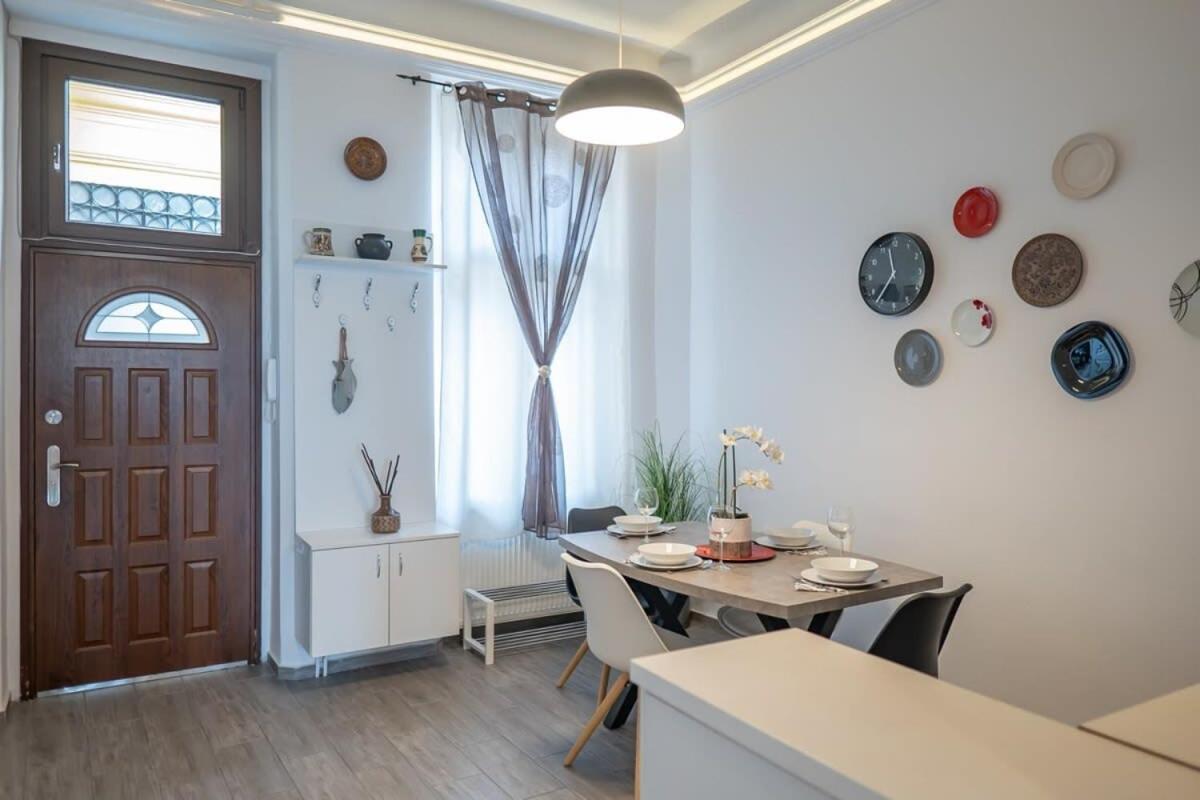 Chic Central Flat With River View Budapest Eksteriør bilde