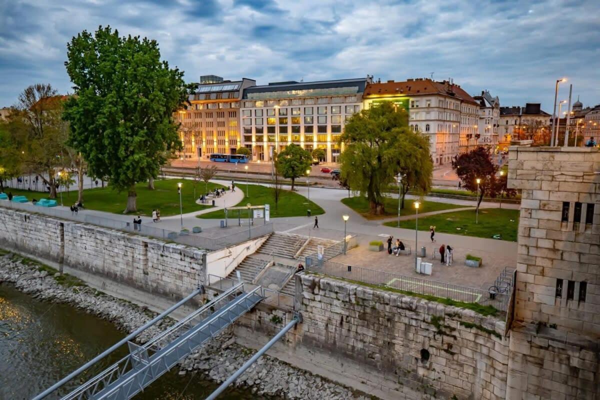 Chic Central Flat With River View Budapest Eksteriør bilde
